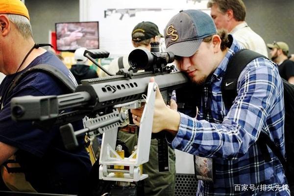 美国彻底乱套枪店外超5000人排队子弹供不应求将有大事发生