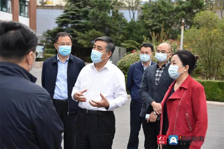 朱培吉到青大附中督导学校疫情防控工作