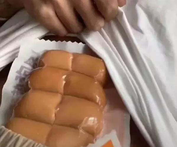 好看的腹肌让人流口水,你这香肠腹肌也是让人馋啊,哈哈哈哈