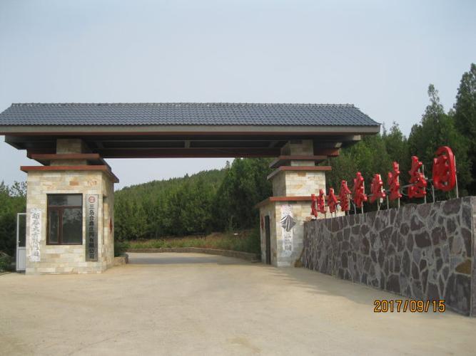图31:大连合鑫农业生态园大门.