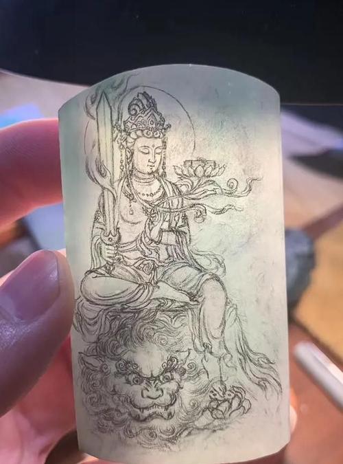 老冰种无色的翡翠,雕刻观音人物题材才是最正确的选择