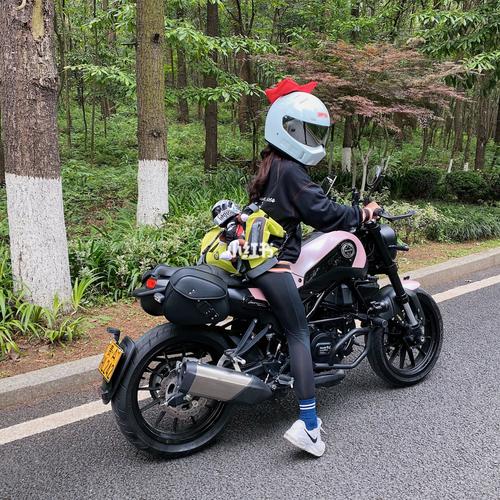 贝纳利幼狮250改粉色少女心爆棚