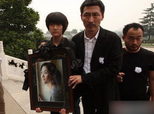 李婷前夫张子健和女儿