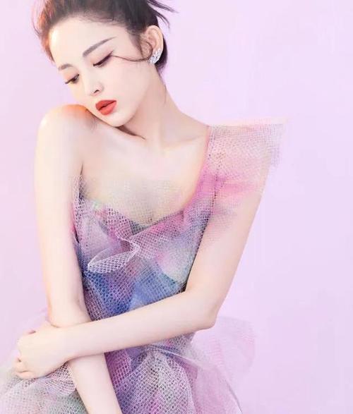 古力娜扎性感礼服写真合集