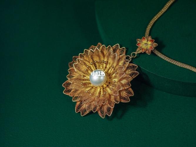 燕京八绝—国家非遗花丝珐琅珍珠吊坠胸针