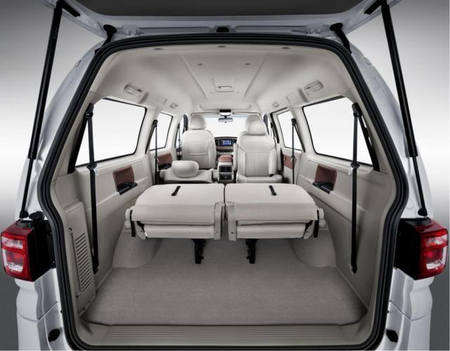 8 万元的"全能"自主 mpv:风行菱智 m5 燃油,纯电双升级