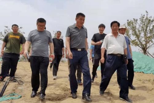 区园林绿化局局长刘晨光会同属地检查温榆河公园顺义一期项目
