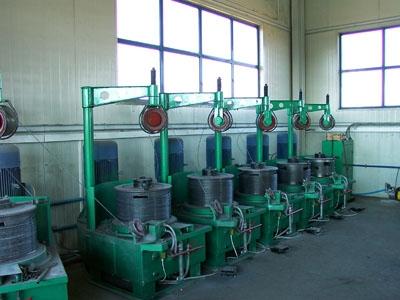 滑轮式连续拉丝机