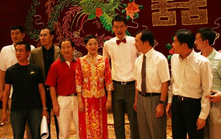 图文:朱芳雨举行婚礼 众嘉宾合影