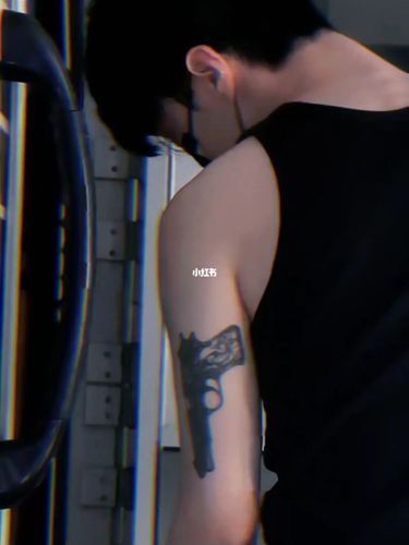 丞丞_范丞丞_纹身_娱乐_明星娱乐资讯