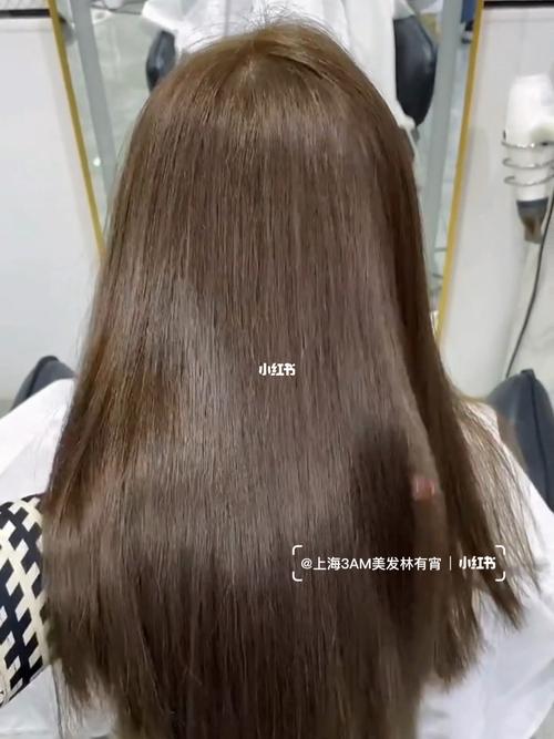 2021年最流行的颜色冷棕色_发型_发色_冷棕色_显白_染发_造型烫_蜂蜜