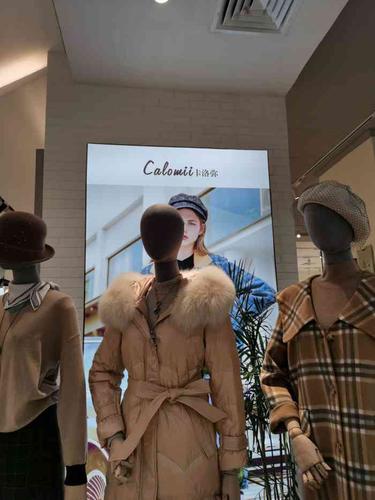 calomii卡洛弥-"这一家品牌的衣服,我觉得还是比较我.