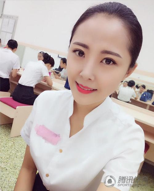 邹正空姐女友私照曝光 比基尼装嫩出水