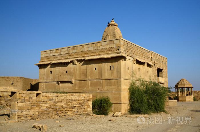 在废弃的村庄 kuldhara 在塔尔沙漠拉贾斯坦邦印度的印度教寺庙