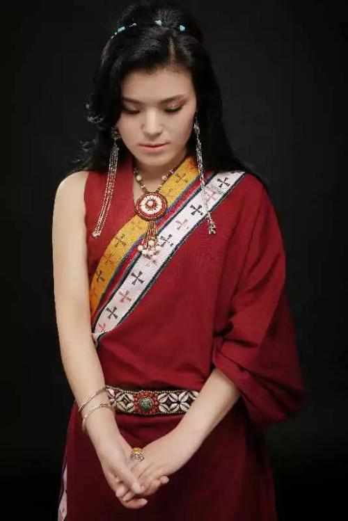 近几年培养的人才有网络名人:边巴德吉,索朗德吉,丁曾,强巴玉珍.