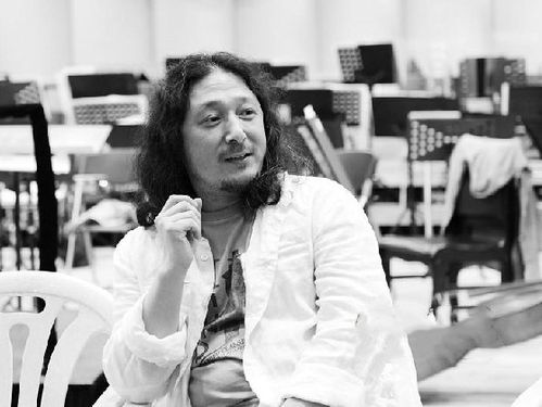 演艺经历:1986年,三宝在校期间创作了个人第一首流行音乐作品《失去
