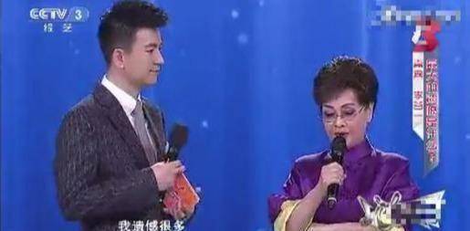 她首先对不起的是女儿肖一.