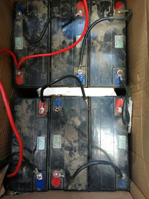 坐等大神解答电动车电池接线问题,如图,一搭线就碰火了… …请问是