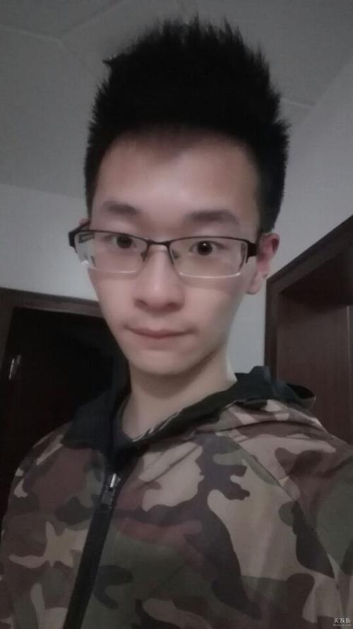 申字脸男求推荐发型!