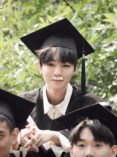 王俊凯_王俊凯_学士服_夏天去哪玩_娱乐_明星娱乐资讯