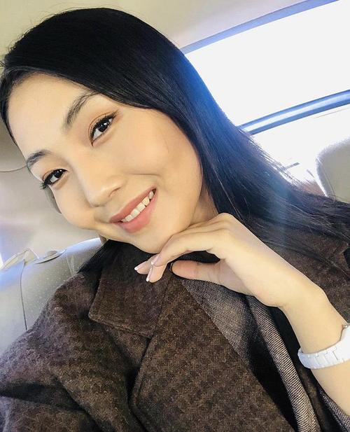 ins上看到的蒙古国女演员/网红感觉妆容更欧化一点