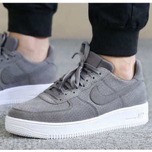 耐克牛皮板鞋男