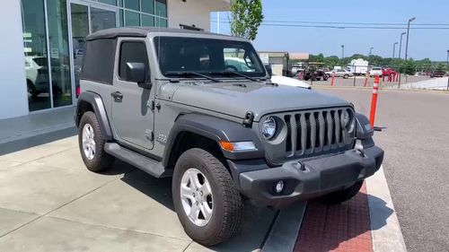 2021款吉普牧马人两门版到货实拍,太帅气了,给个不喜欢的理由