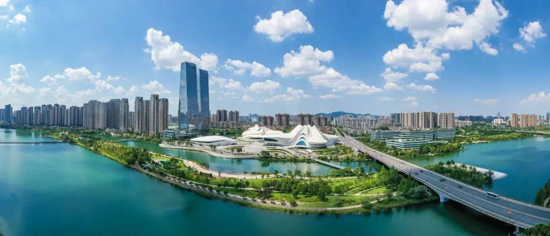 (长沙发布摄影团"照相-rm石头")2016年建成,是长沙市标志性的建筑