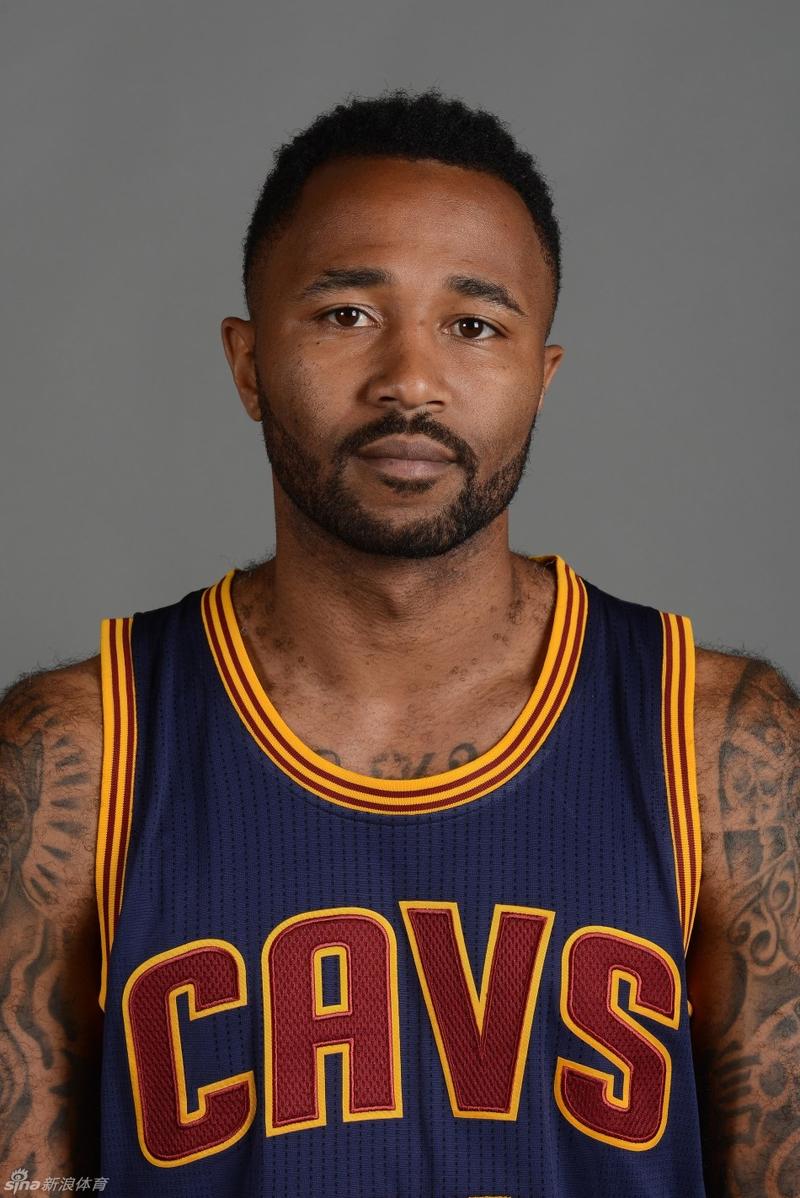 北京时间9月29日,克利夫兰骑士队拍摄新赛季nba定妆照.