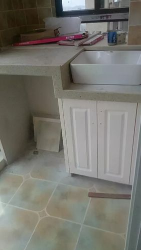 砖砌洗衣台会不会好看?我爸就特喜欢这样的,说结实耐用,晒不坏