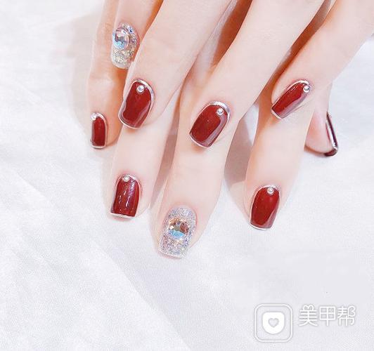 方圆形红色银色钻新娘美甲图片