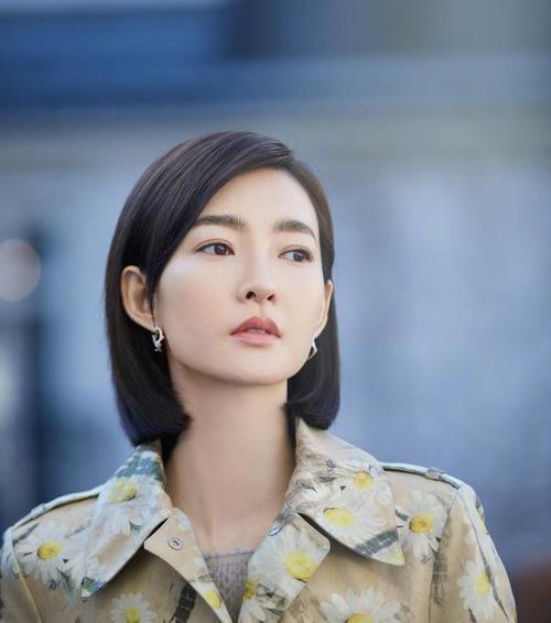 王丽坤只不过剪了齐脖短发,气质变得更少女了,这发型看了也想剪