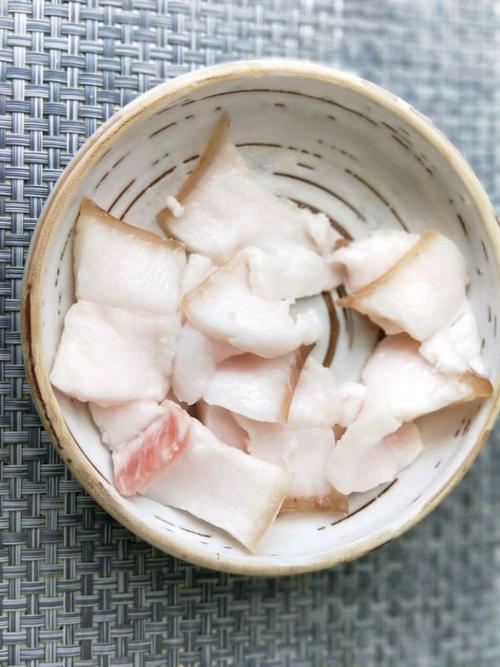 肥肉片熬油用,六片即可     