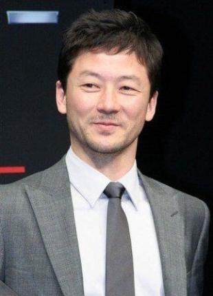 浅野忠信与19岁嫩模同居 女儿拒接受"小妈妈"