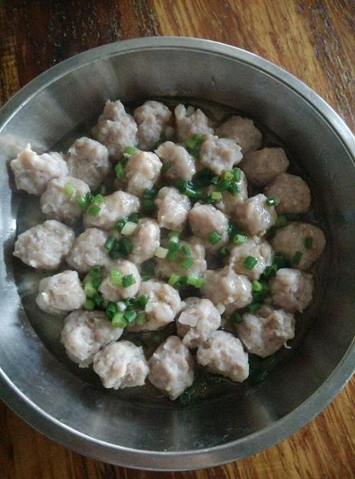 家常蒸大肉丸子