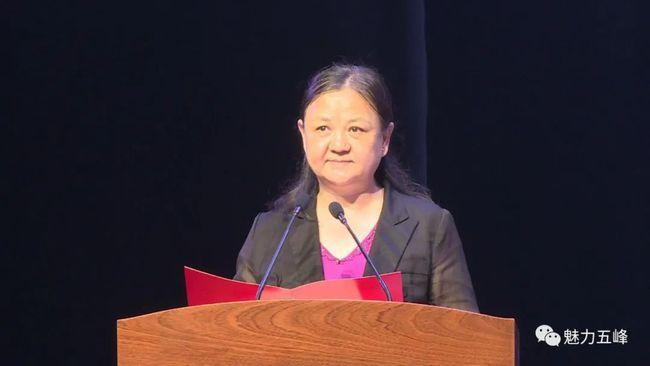 国家民委教育科技司基础与职业教育处处长丁文杰出席开赛式,市教育局