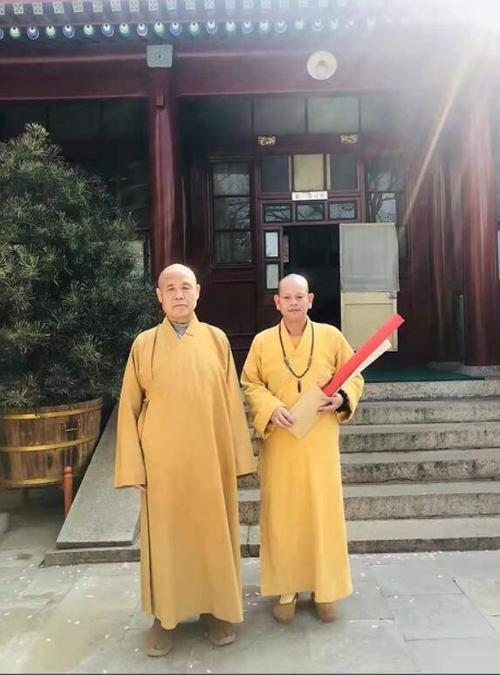 广东六祖禅院释衍梅住持看望中国佛教协会会长演觉大和尚