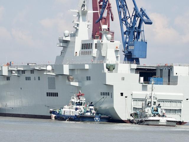 075型两栖攻击舰四艘同时建造,中国海军需求之迫切,攻