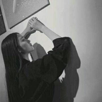 2020伤感头像女生冷淡黑白 不喜欢别人将想法强加在我