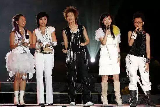 张靓颖李宇春同台零互动!05超女关系是真的不好?反正现状大不同!