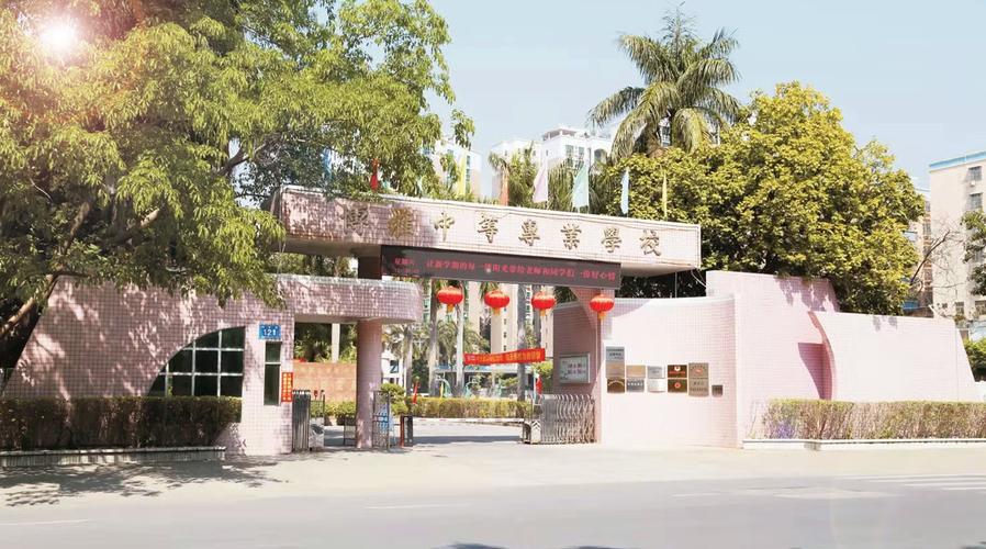 新校区座落于博罗县数码街北面,在博罗中专学校西校区基础上扩建续建