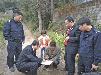 云南省富源县人民法院法官找到一起交通事故致死赔偿案的申请人