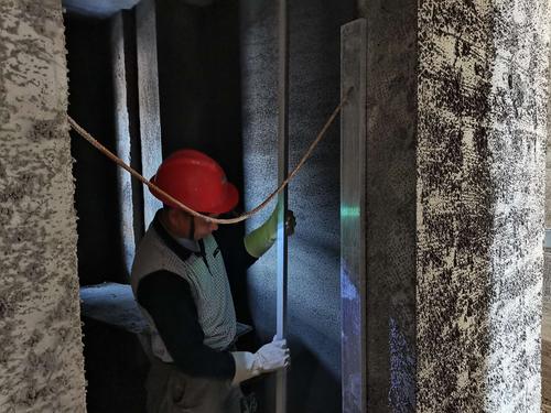 1,b区1#楼6层甩浆,7层样板间内墙抹灰.