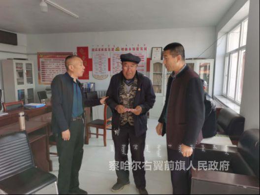 黄旗海镇移民一村开展民族团结创建工作