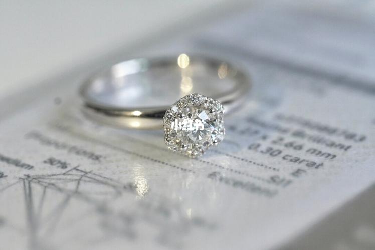 手捧花钻戒,可以传递幸福哦_钻戒_手捧花_钻石_时尚