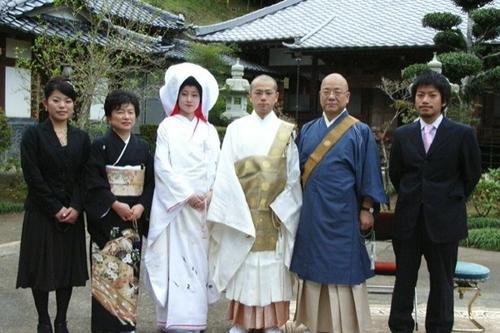 日本和尚可以娶妻生子,中国的方丈为什么不行?