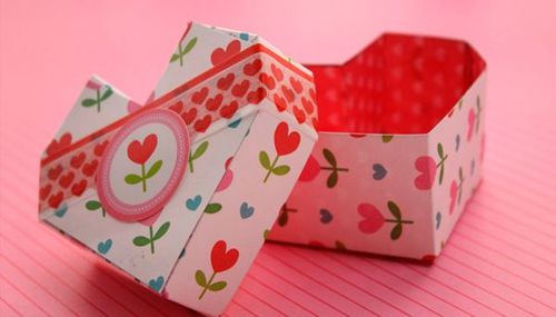 怎么用卡纸手工制作好看大方的自制礼品包装盒