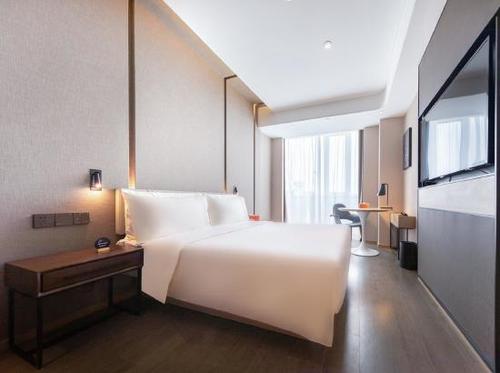 青岛cbd杭州路亚朵酒店