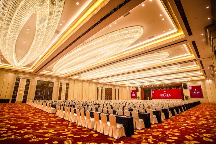  p>上海富悦大酒店按照奢华五星级酒店标准建造,是一家超大型商务会议