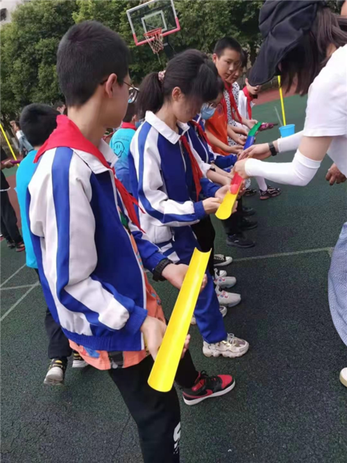 大邑县南街小学举行六年级趣味运动会